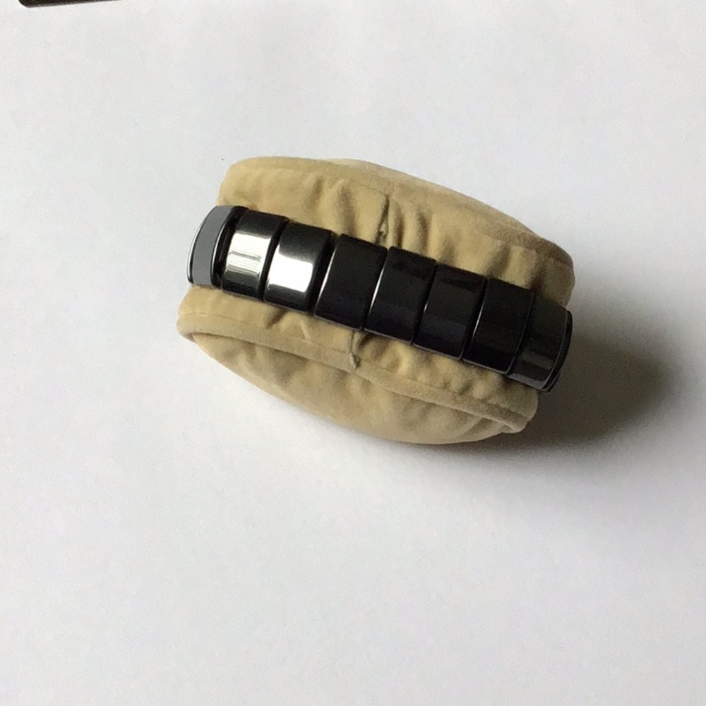 Mens or Women’s  UNISEX Black Hematite  Magnetic  Stretch Bracelet NWOT